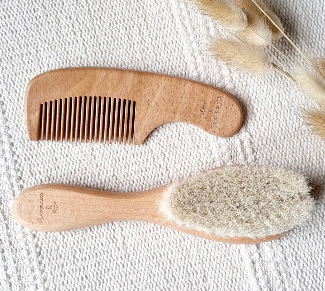 Ensemble brosse et peigne en bois